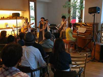 201206303kat.jpg